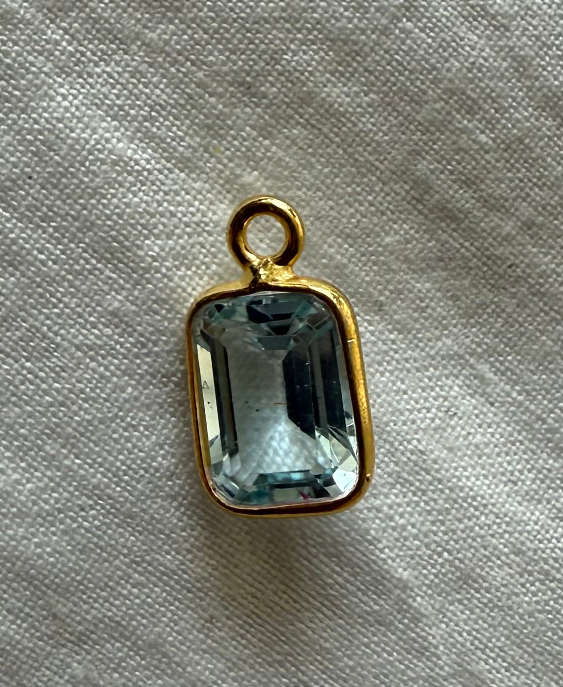 BLUE TOPAZ BEZAL