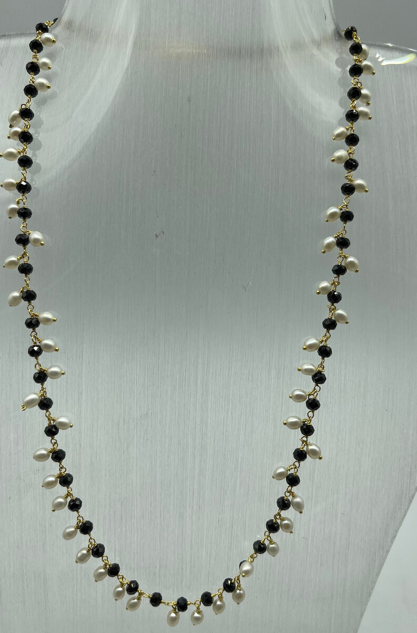 Black spinal and pearl beads vermeil necklace