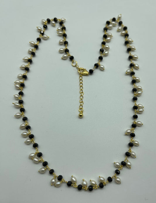 Black spinal and pearl beads vermeil necklace